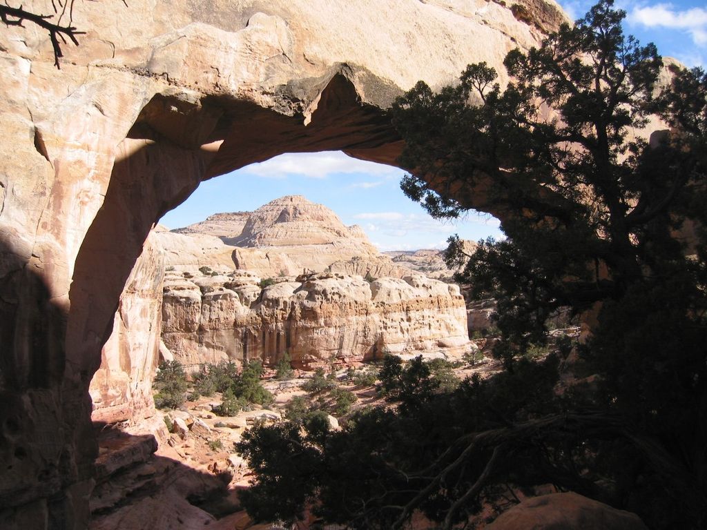 Hickman Bridge in Capitol Reef National Park, Utah